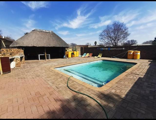 6 BEDROOM HOUSE FOR SALE IN MEYERTON CENTRAL